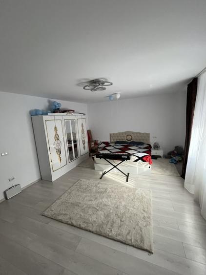 Casă individuală cu 7 camere cu Canalizare în Bereasca