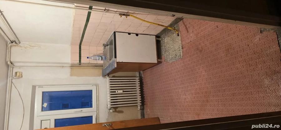 Apartament cu 3 camere semidecomandat în Titan