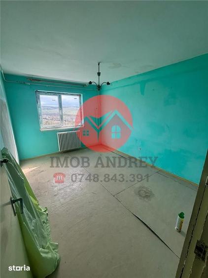 Apartament cu 3 camere decomandat în Neptun
