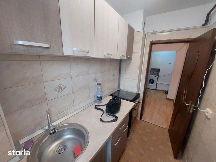Garsoniera Etaj 3 Zona Piata , Mobilata utilata 1.000 LEI - 3