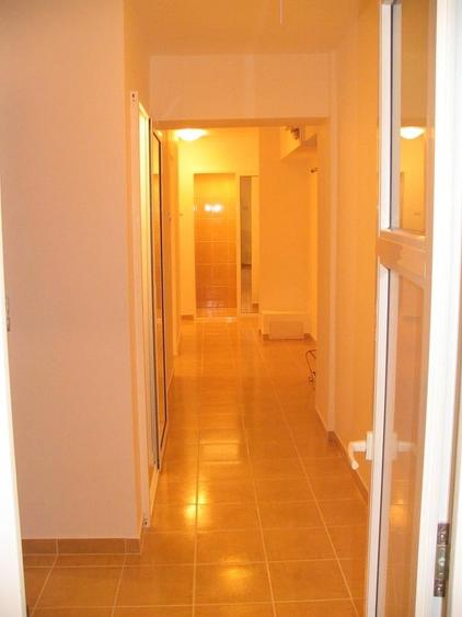 Apartament cu 3 camere decomandat în Titulescu