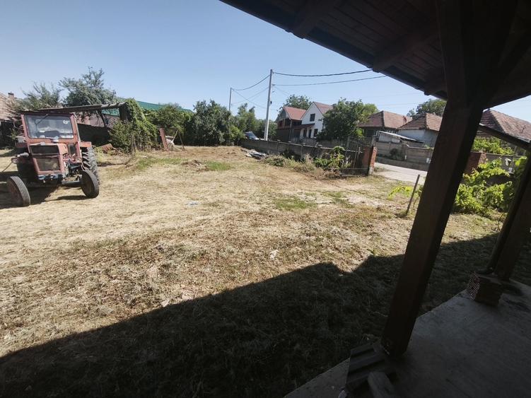 Casă cu 4 camere cu Teren 3500 Mp în Exterior Vest