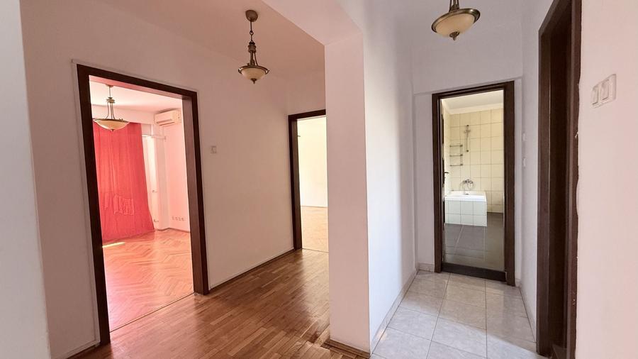 Apartament cu 4 camere decomandat în Unirii