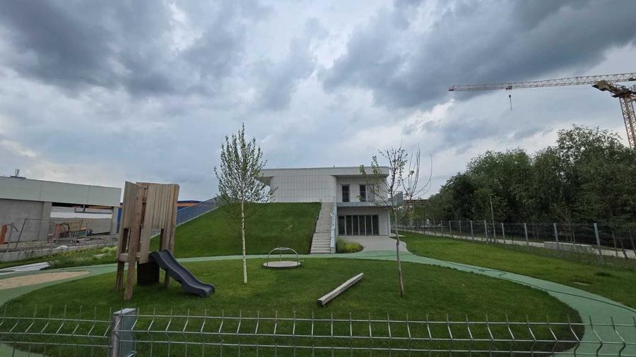 Apartament cu 3 camere decomandat în Exterior Vest