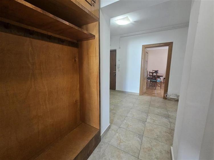 Apartament cu 3 camere decomandat în Domenii
