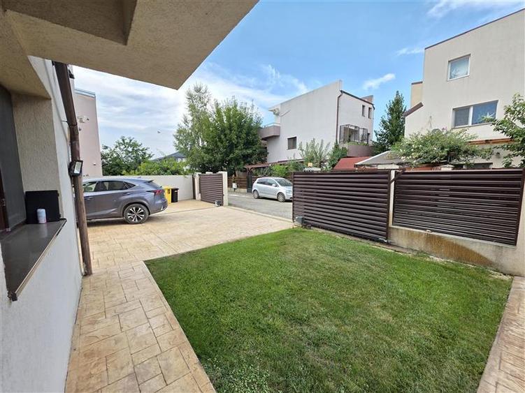 Casă cu 10 camere cu Teren 620 Mp în Mogoșoaia