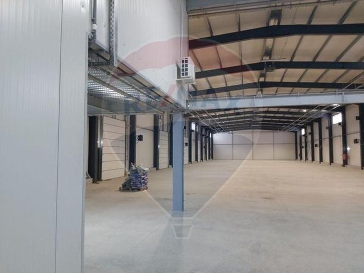 Spațiu industrial, de 1,200 mp, în Ștefăneștii de Jos