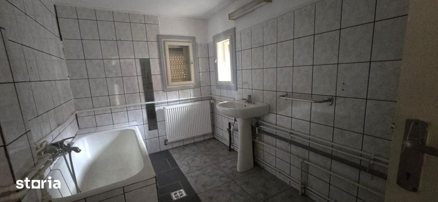 Casă cu 6 camere cu Teren 523 Mp în Cantemir