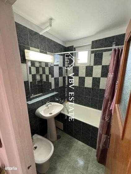 Apartament cu 3 camere semidecomandat în Gorjului