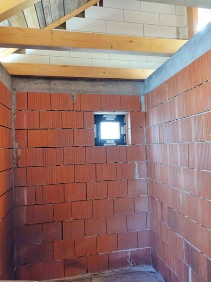 Casă cu Teren 300 Mp în Rontău