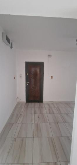 Inchiriez apartament 2 camere semidecomandat nemobilat zona Mioritei - 1