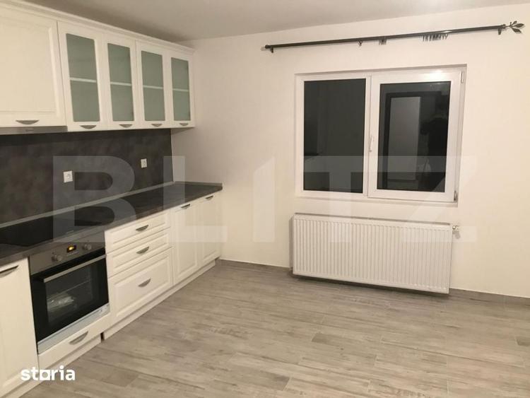 Casă cu 9 camere cu Teren 1000 Mp în Dumitra