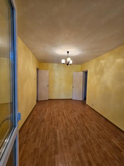 Apartament cu 4 camere semidecomandat în Sud