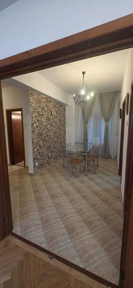 Apartament cu 4 camere decomandat în Arcul de Triumf