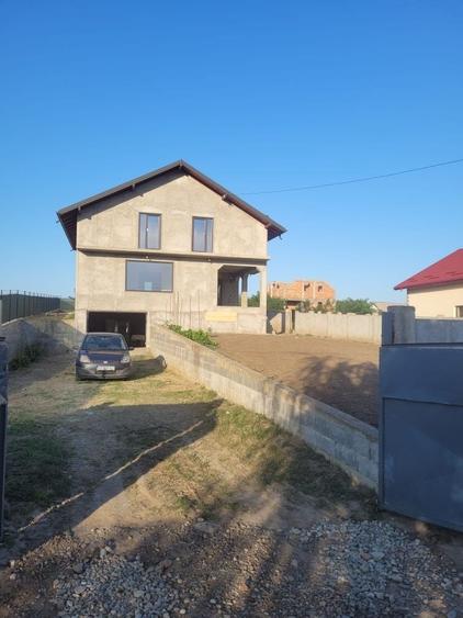 Casă cu 4 camere în Muntenii de Sus