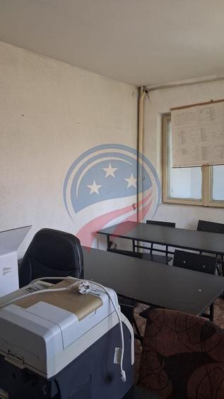 Casă individuală cu 7 camere cu Canalizare în Ultracentral