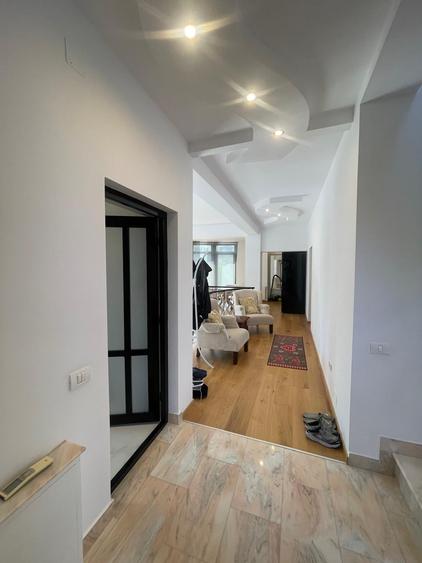 Casă cu 9 camere cu Teren 862 Mp în Pipera
