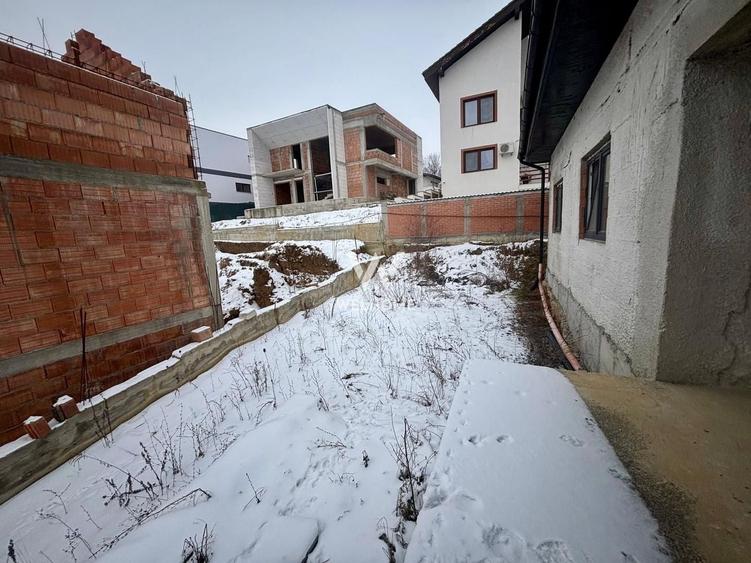 Casă individuală cu 4 camere cu Canalizare în Șelimbăr