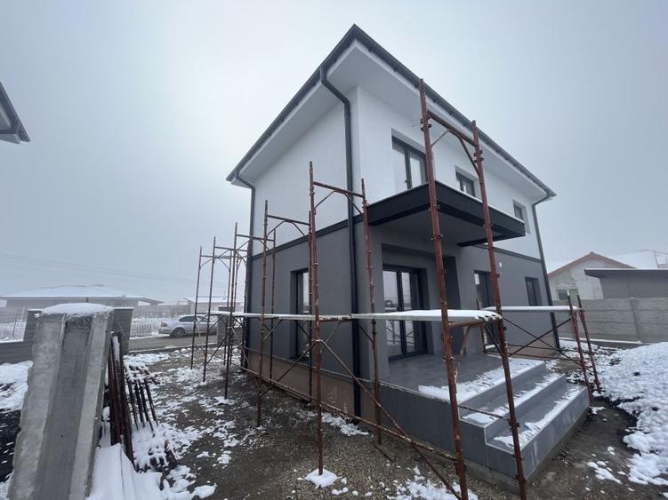 Sacalaz individuala P+E,Terasa,balcon,2 bai,5 camere,2 F.s - 7