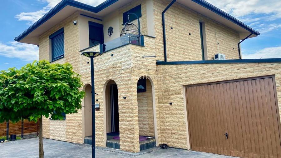 REV2004864 Vila de Vis cu Influente Toscane in Balotesti