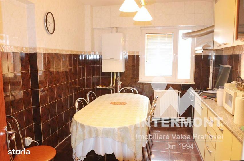 Apartament 3 camere - Etaj 1 - 2 bai - Centrala - Mobilat - 10