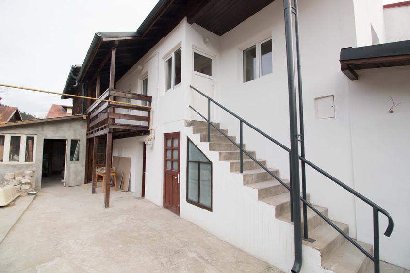 Casa de vanzare in Poiana Tapului – vedere la munte, renovata - 1