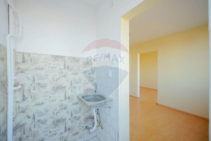 Apartament 2 camere et. 2, de vânzare zona Complex Velența - 3