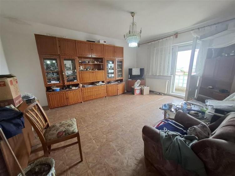 Apartament decomandat 3 camere 2 bai balcon zona Terezian - 1