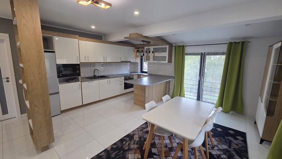Apartament cu 4 camere decomandat în Central