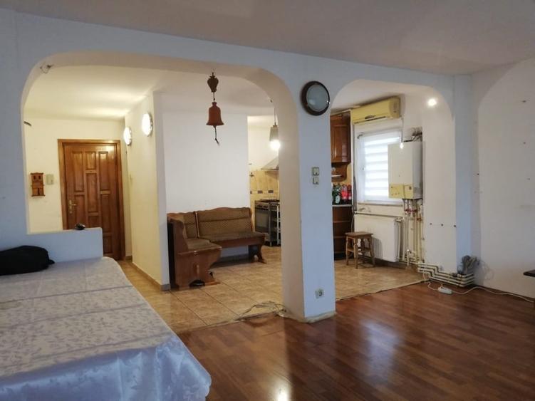 Vand apartament 3 camere cu spatiu generos - 1