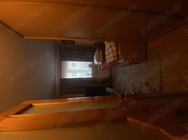 DE VANZARE: Apartament 3 camere Zarnesti - 1