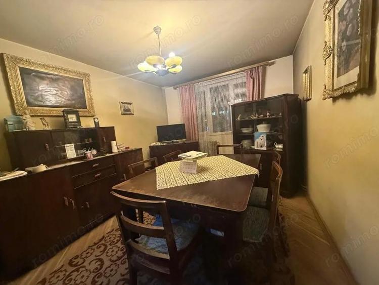 Vintage apartament 4 camere, B-dul Bucure?ti / Regele Mihai,decomandat etaj 2 - 6