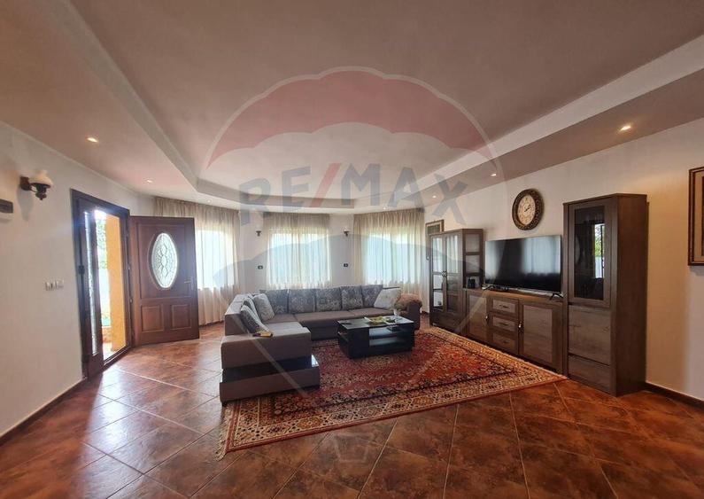 Casa / Vila cu 6 camere in Jorasti - 1