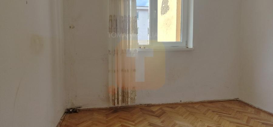 Apartament 3 camere de vânzare, etaj 2 din 4, Aleea Tiparului - 13