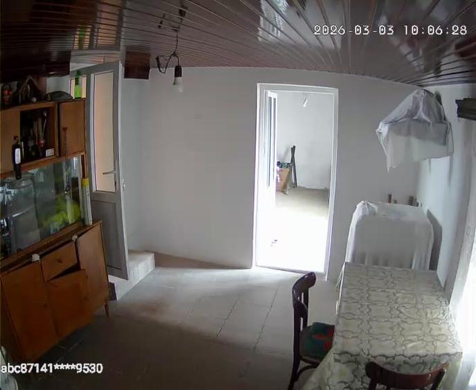 Casa de vanzare ,putin negociabil. - 2