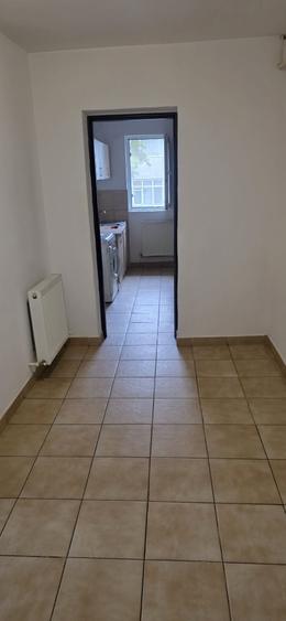 Inchiriez apartanent 2 camere decomandat - 1