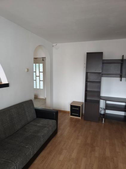 Inchiriez apartament 3 camere - 6