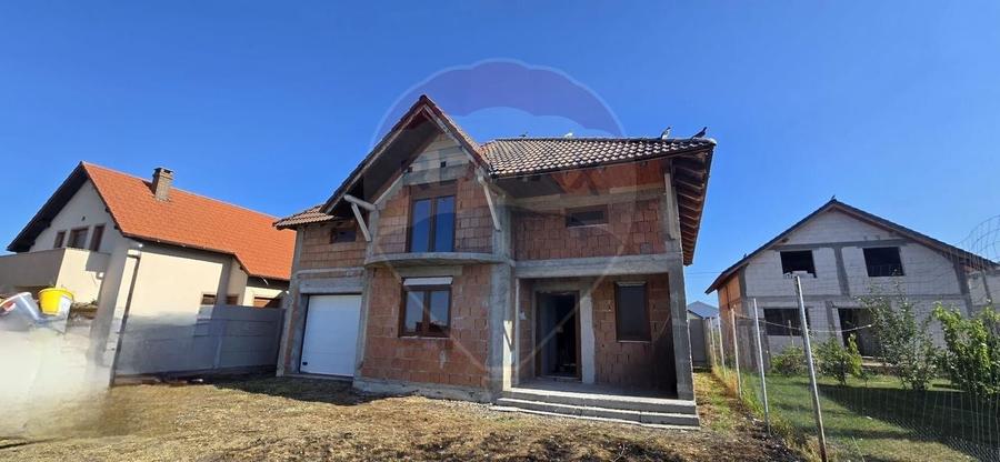 Casă individuală cu 5 camere cu Teren 300 Mp în Zimandu Nou
