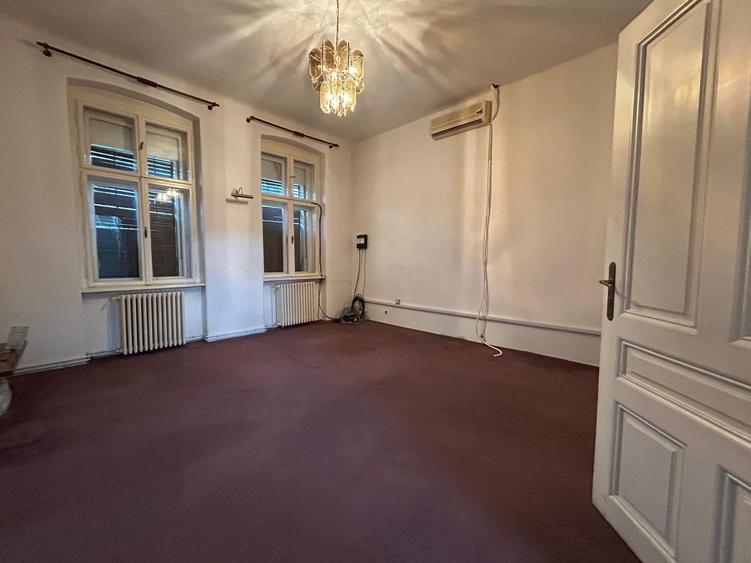 Doua camere plus spatii comune in cladire istorica - 6