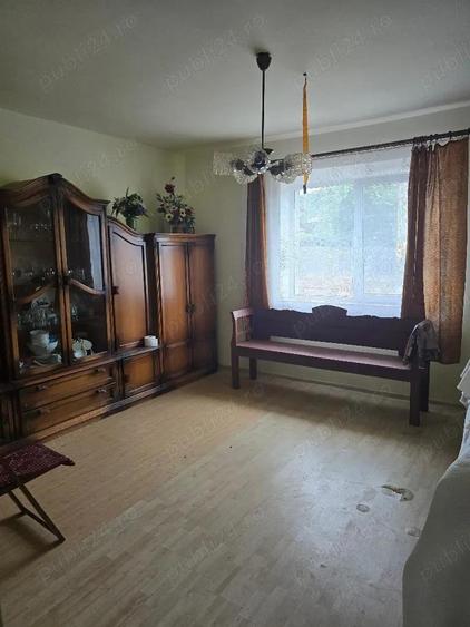 Vand casa loc SUMUGIU, sc 200 mp , parte casa noua la rosu , teren 2670 mp, la sosea, front mare - 14