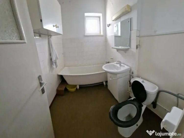 Apartament Cu 3 Camere Semidecomandate - etaj 1 Zona Areni - 3