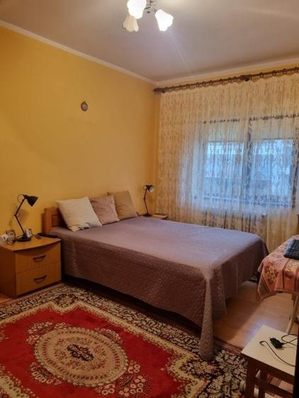 Casă cu 6 camere cu Canalizare în Central