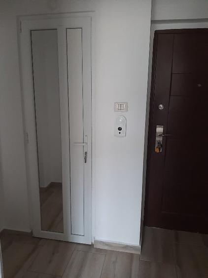 Vând apartament cu 3 camere situat în orașul Cugir - 1