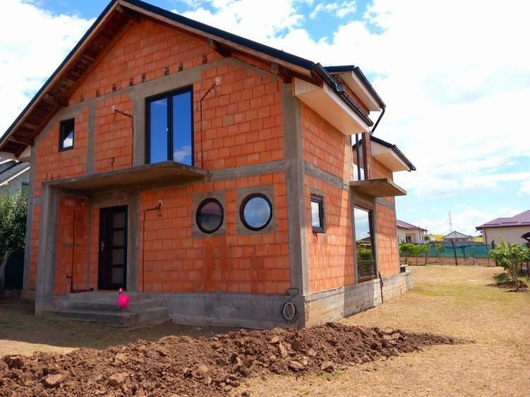 Casă cu 4 camere în Exterior Vest
