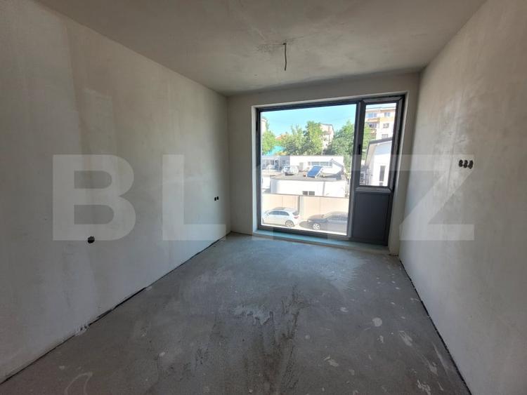 OPORTUNITATE! Apartament cu 3 camere, geam la baie, zona Intre Lacuri - 2