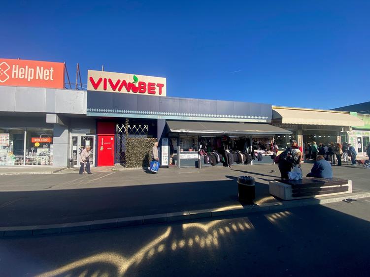 Spatiu comercial de inchiriat in Piata Moghioros, sector 6 - 1