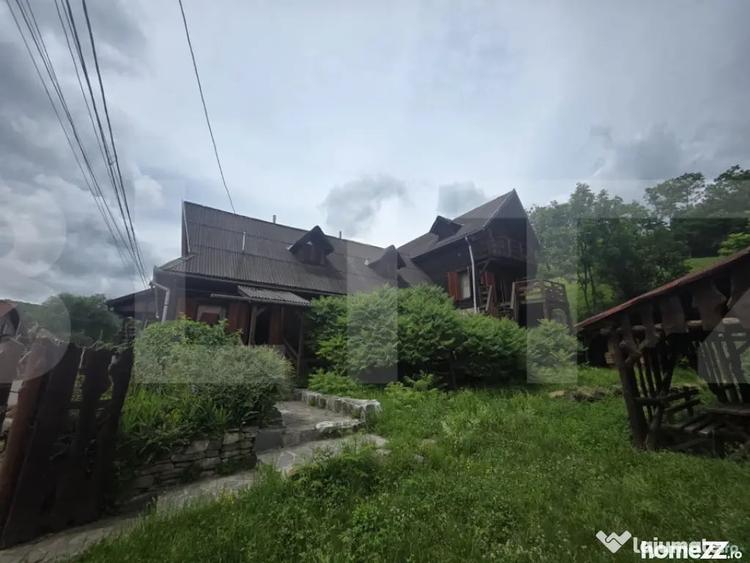 Casă cu 7 camere cu Teren 1384 Mp în Cernat