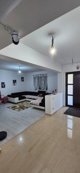 Casă cu 3 camere cu Canalizare în Vișan