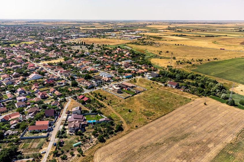 Teren Construcții intravilan de 929 mp, în Poltur