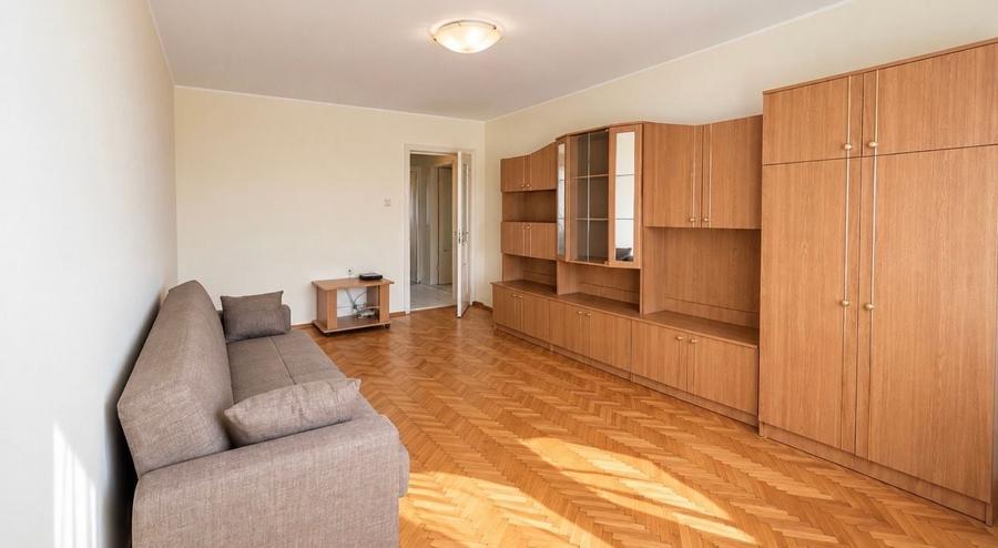 Apartament cu 3 camere decomandat în Soarelui